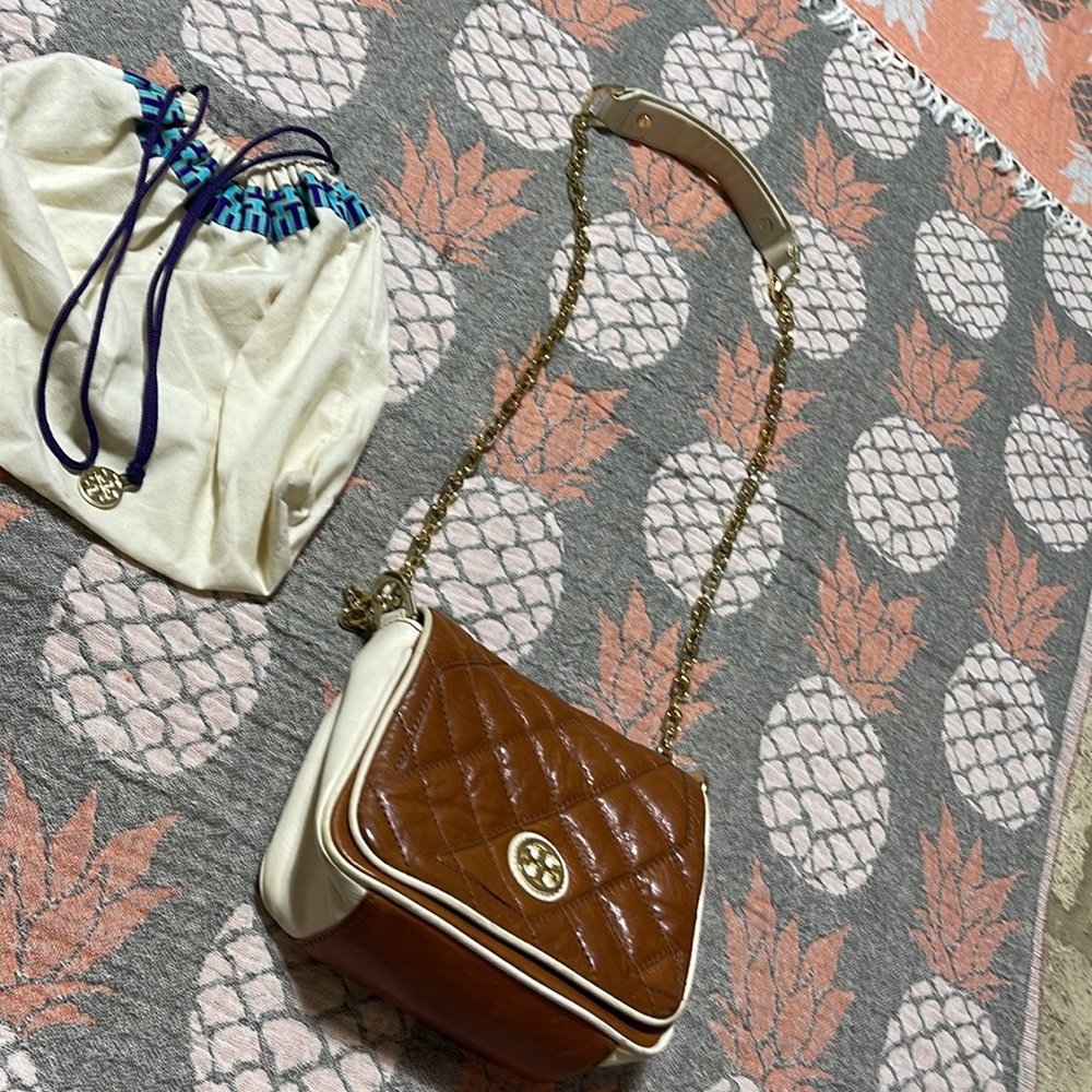 Tory Burch Brown Quilted Crossbody with Cream Trim - Picture 10 of 13